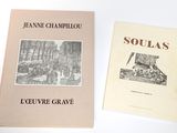deux livres posés sur une table l'un à côté de l'autre sur une surface blanche