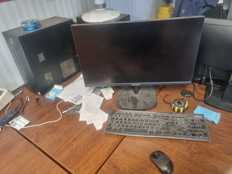 Ecran Hikvision, clavier, souris, unité HP, téléphone sans f…