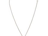 un collier avec un pendentif en perle blanche et une chaîne en argent