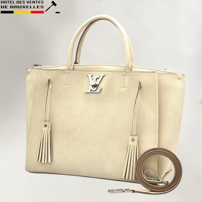 Sac cabas Louis Vuitton en cuir beige avec des pompons