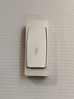a white light switch that is on the wall