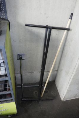 une machine qui se trouve dans le coin d'une pièce