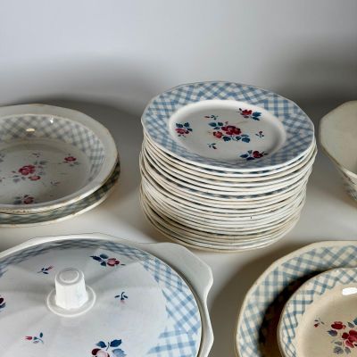 SARREGUEMINES Service en céramique modèle "Bastia" à décor d…