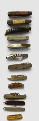 a lot of different types of knives on the table