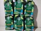quatre sachets de café « Colombia » de Starbucks sont posés sur un comptoir
