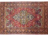 un tapis rouge orné d'un médaillon