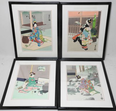 trois estampes japonaises encadrées représentant des geishas en kimono
