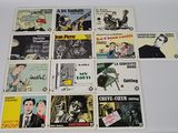 de nombreux types d'affiches différents posés sur la table