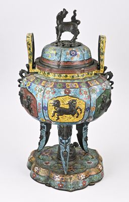 Urne chinoise en cloisonné, ornée de chevaux et de personnages