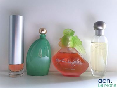 Lot de 4 parfums pour femmes de marque comprenant Cacharel E…