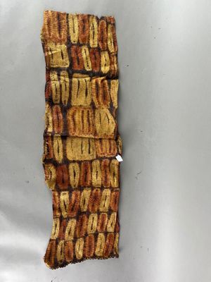 une image représentant un morceau de tissu sur lequel figurent des mots