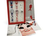 la photo d'une photo représentant une femme avec une montre et un verre à vin