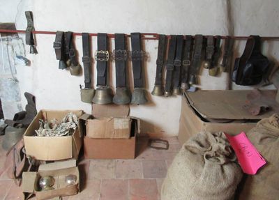 a room filled with lots of different types of guns