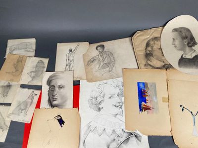 de nombreux vieux livres illustrés, posés sur une table