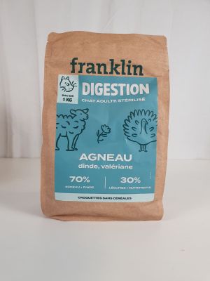 un sac de nourriture posé sur une table