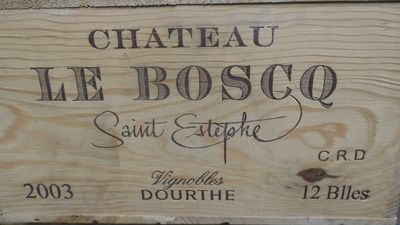 12 Château Le Boscq, St Estèphe 2003, caisse bois non ouvert…