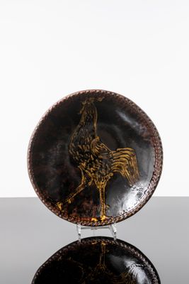 une assiette sur laquelle est représenté un coq