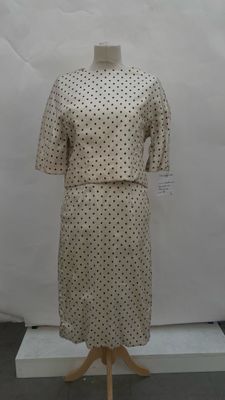 a mannequin dress with polka dots on a mannequin mannequin