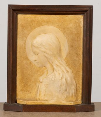 Bas-relief en plâtre figurant une sainte femme, dans le styl…