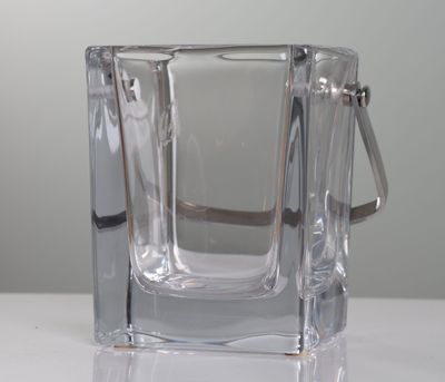 SEVRES. Seau à glaçons en cristal de forme cubique, marqué a…