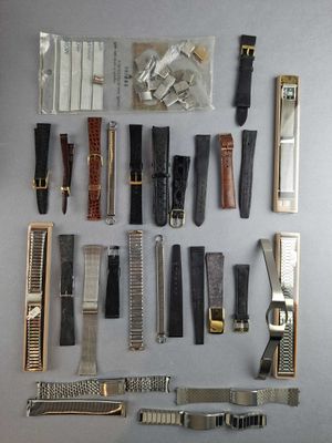 a lot of different types of scissors and combs laid out on a table