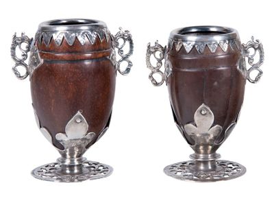 two vases that are sitting next to each other