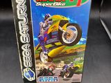 une image représentant la boîte d'un jeu vidéo sur laquelle figure une moto