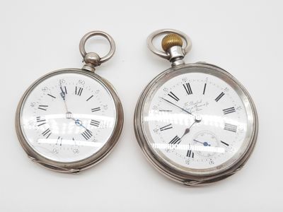 deux montres de poche en argent dont les cadrans sont ornés de chiffres romains