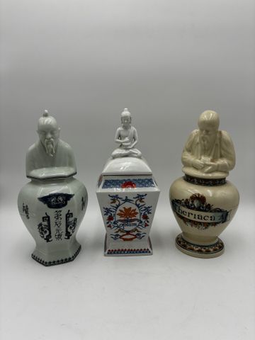 Trois pots couverts en porcelaine « décors de Paris » décor asiat...