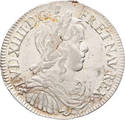 une vieille pièce d'argent portant une tête de femme