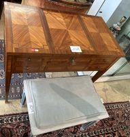 COIFFEUSE en bois de placage marqueté en ailes de papillon d…