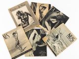six magazines « Vintage Nudes » et « Nus » posés sur une surface blanche