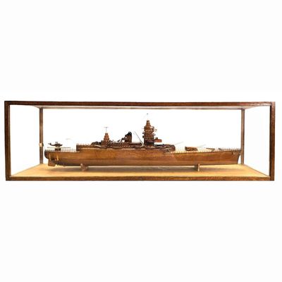 Maquette de bateau cuirassier sous vitrine, travail des anné…