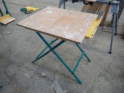 a table that is sitting in the middle of a room