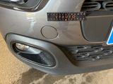 a sticker on the bumper of a car that says vrauuto