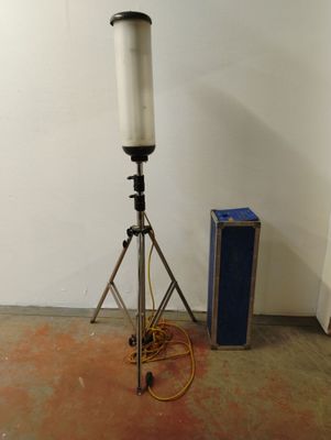 an image of a tripod light in a room