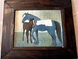 une photo d'un tableau représentant un cheval et un poulain