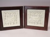 paire de plaques en ivoire sculpté représentant un homme et une femme dans un jardin
