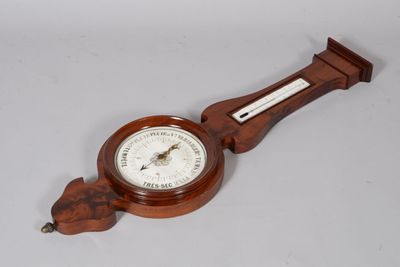 Baromètre-thermomètre en acajou et placage d'acajou. Le cadr…