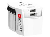 un gros plan d'un chargeur sur fond blanc