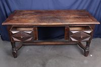 Bureau plat rectangulaire en chêne teinté, ouvrant par deux … (photo 2)