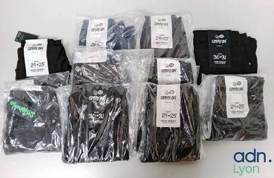 Lot de 10 jeans - CHEAP MONDAY - SPRAY ON - Tailles 24-25/26…