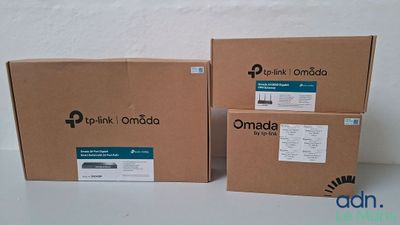 deux boîtes du même produit sont empilées l'une sur l'autre