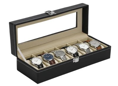 gros plan d'une boîte contenant une montre