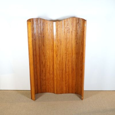 une photo d'un paravent en bois