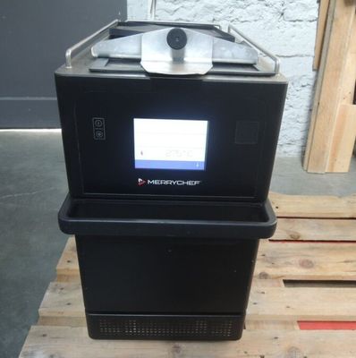une machine posée sur une palette