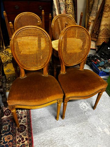 Suite de 6 chaises cabriolets de style Louis XVI assises garnies ...
