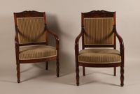 Paire de fauteuils à dossier plat en acajou et placage d’aca…
