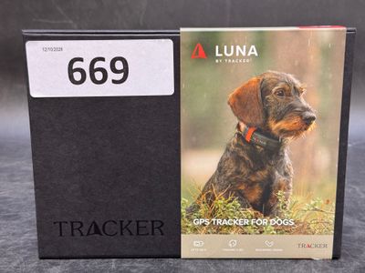une boîte sur laquelle est représenté un chien