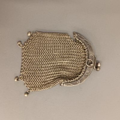 Bourse en argent, (Accidentée sur un côté) - Photo 1